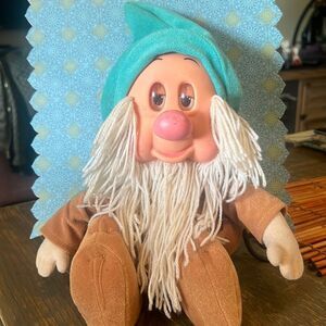 Vintage Mattel 1993 Sleepy Plush Eyes Close & Snores Disney Snow White 7 Dwarfs